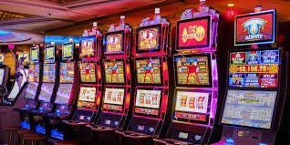 Filipino players browsing sg77701 sports and casino categories on mobile